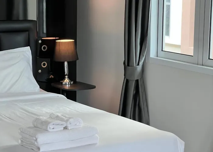 Entire Townhome 3br3b, Pool, Sukhumvit-emsphere * Bangkok