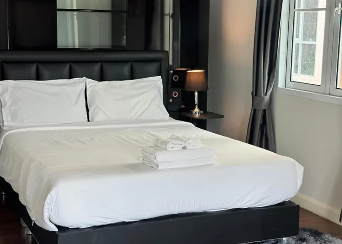 Entire Townhome 3br3b, Pool, Sukhumvit-emsphere Bangkok
